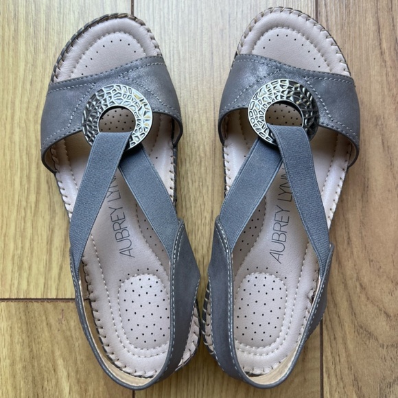 Comfortable gray sandals - Picture 2 of 9